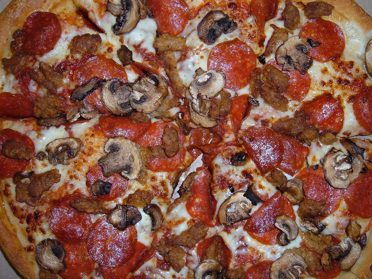 рецепт приготовления пиццы с грибами и колбасой в домашних условиях фото 15