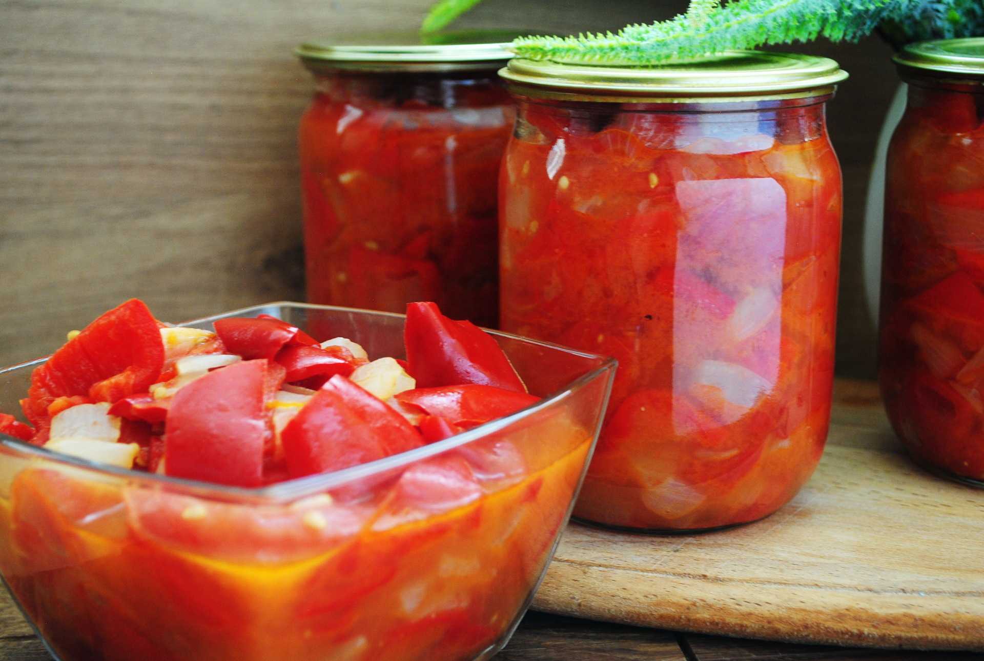 Топ-23 рецепта салатов с консервированными помидорами