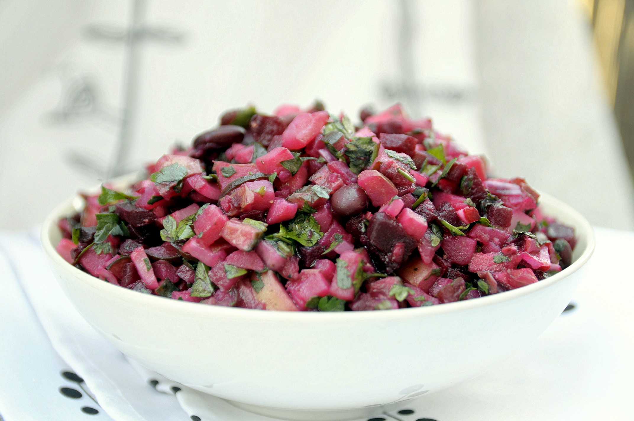 Салат из вареной свеклы – простые рецепты с фото (пошагово)