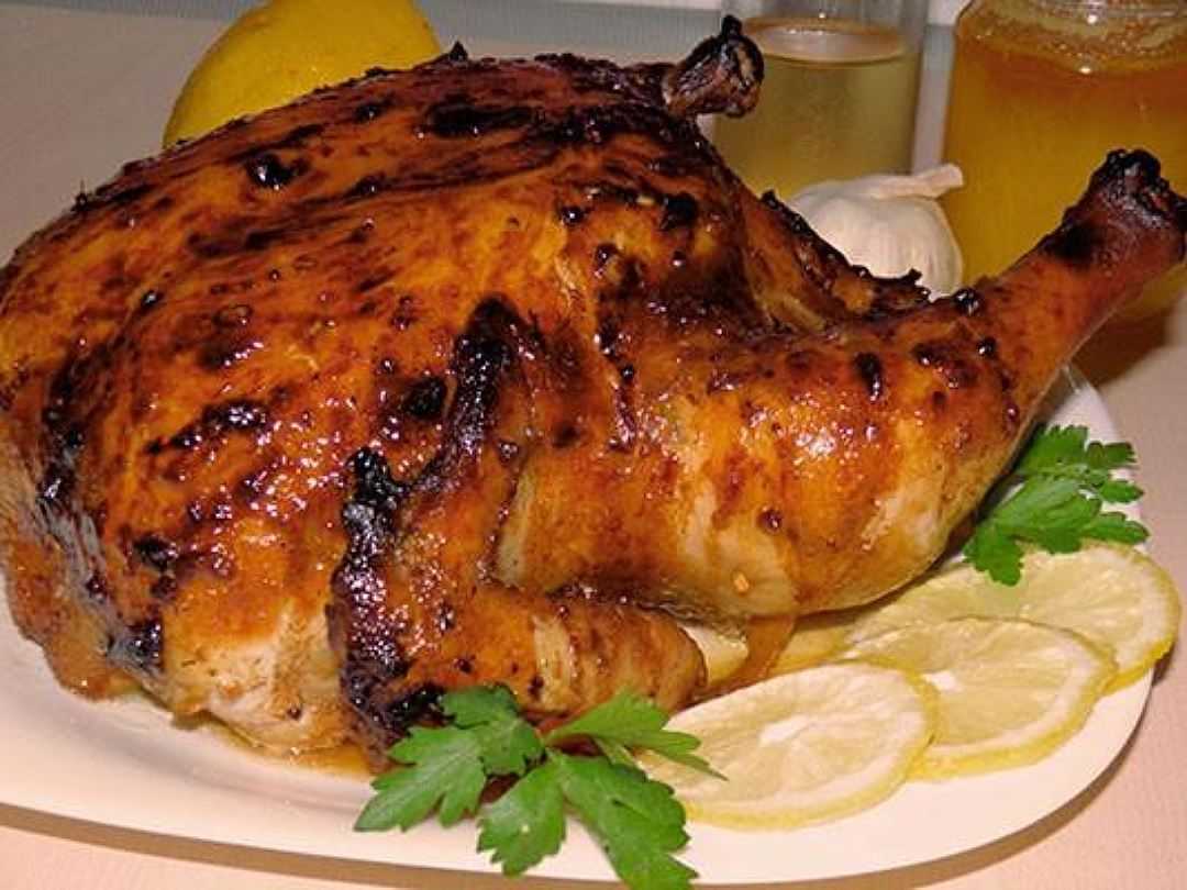 Очень вкусная курица в духовке с корочкой - 10 рецептов (плюс видео)