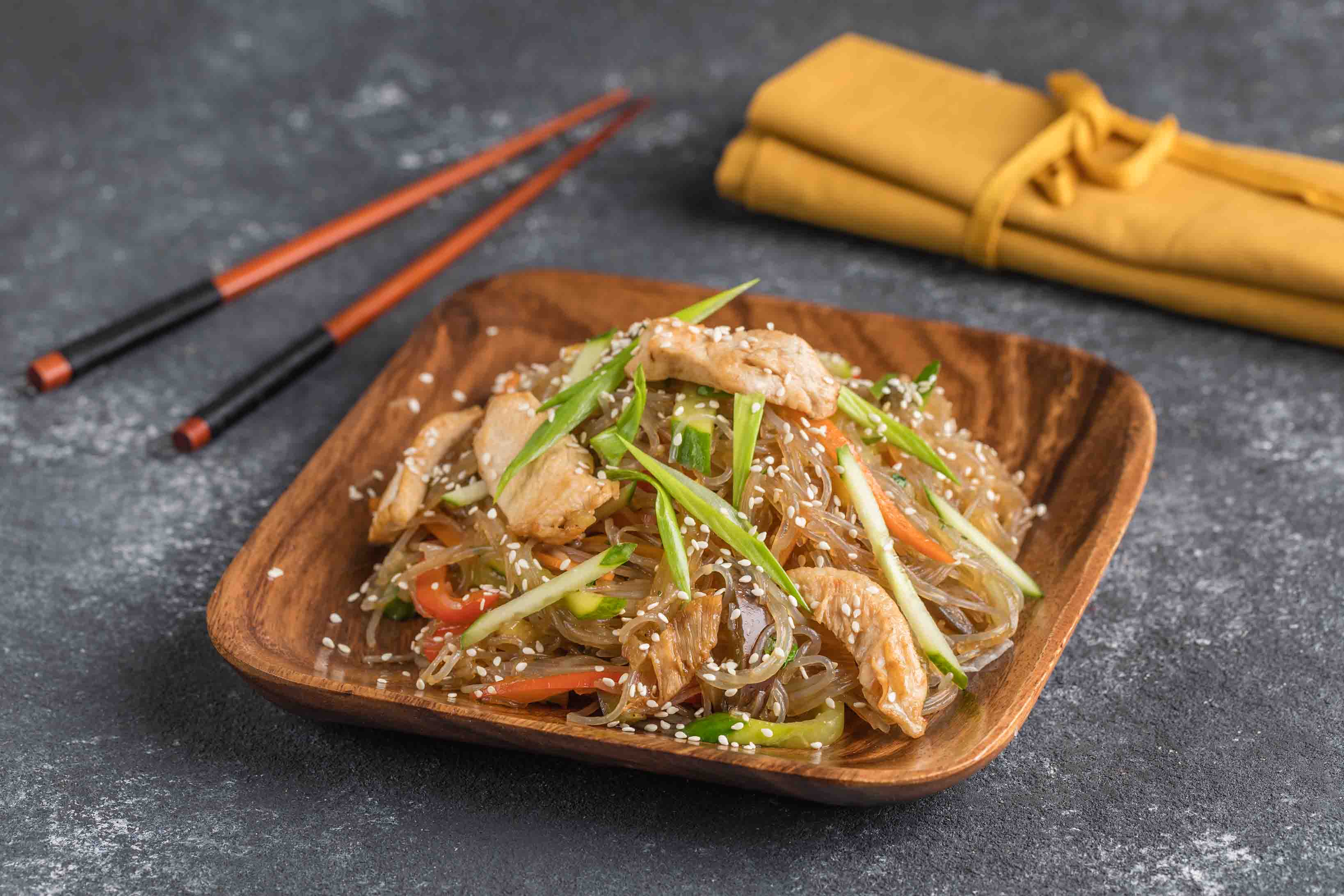 Тайский салат с курицей - рецепт с фото