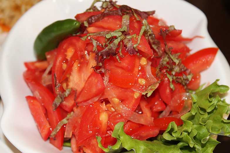 Аччик-чучук — овощной салат к плову (узбекская кухня)