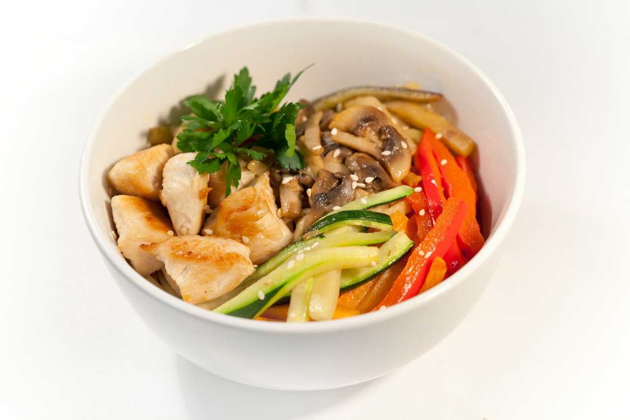 Китайская лапша с курицей и овощами - пошаговый рецепт