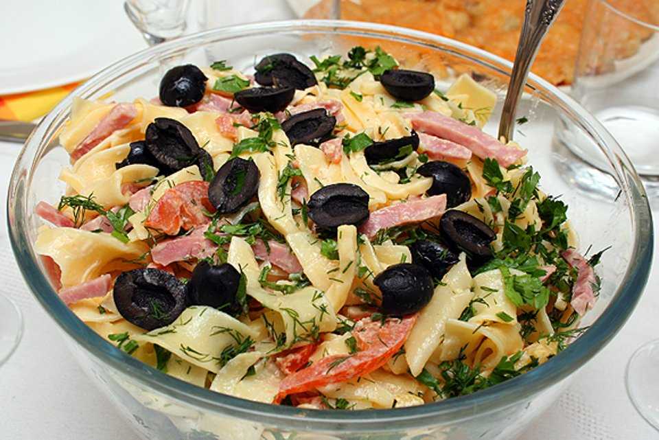 Салат с оливками и маслинами - 204 рецепта приготовления пошагово - 1000.menu