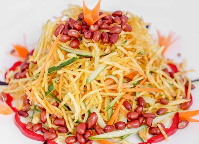 Салат радуга - рецепт с корейской морковкой, картошкой фри и...