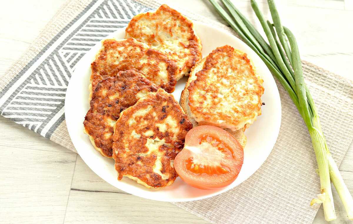 Готовим из куриной грудки вкуснейшие рубленные котлеты — сочные и очень мягкие