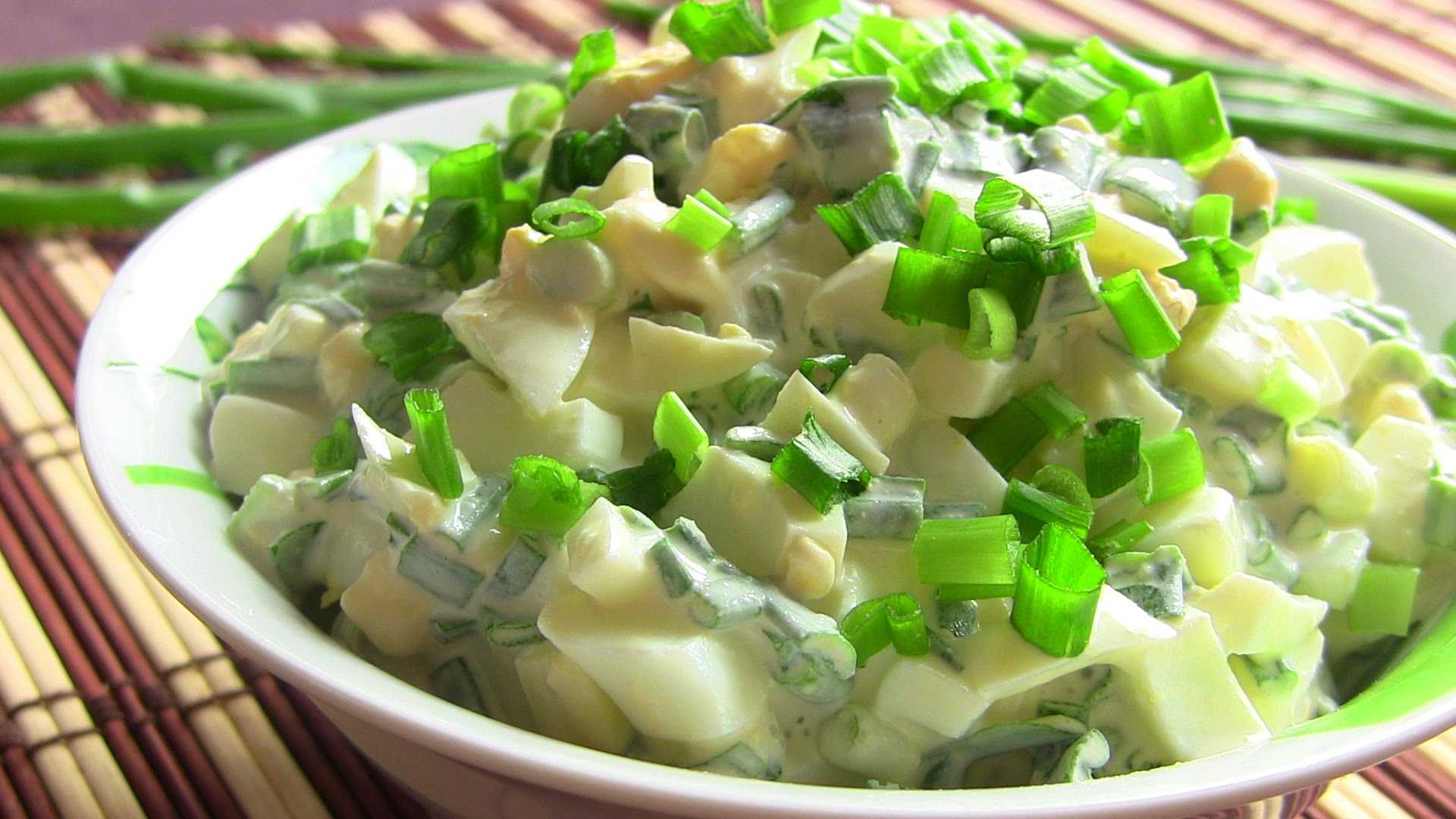 Салат с луком и яйцом - бюджетное вкусное блюдо: рецепт с фото и видео