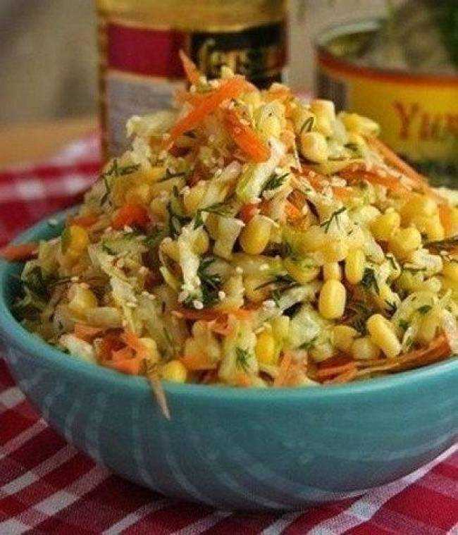 Салат с пекинской капустой и кукурузой - простое и легкое блюдо: рецепт с фото и видео