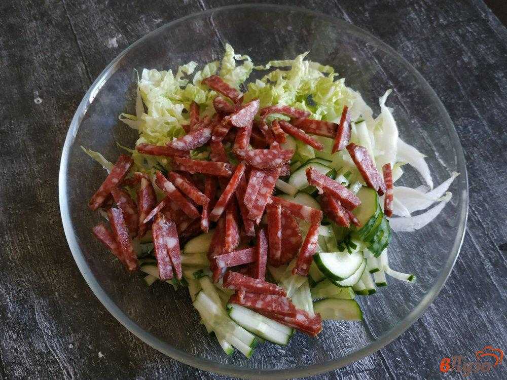 Рецепт салата с пекинской капустой и копченой колбасой