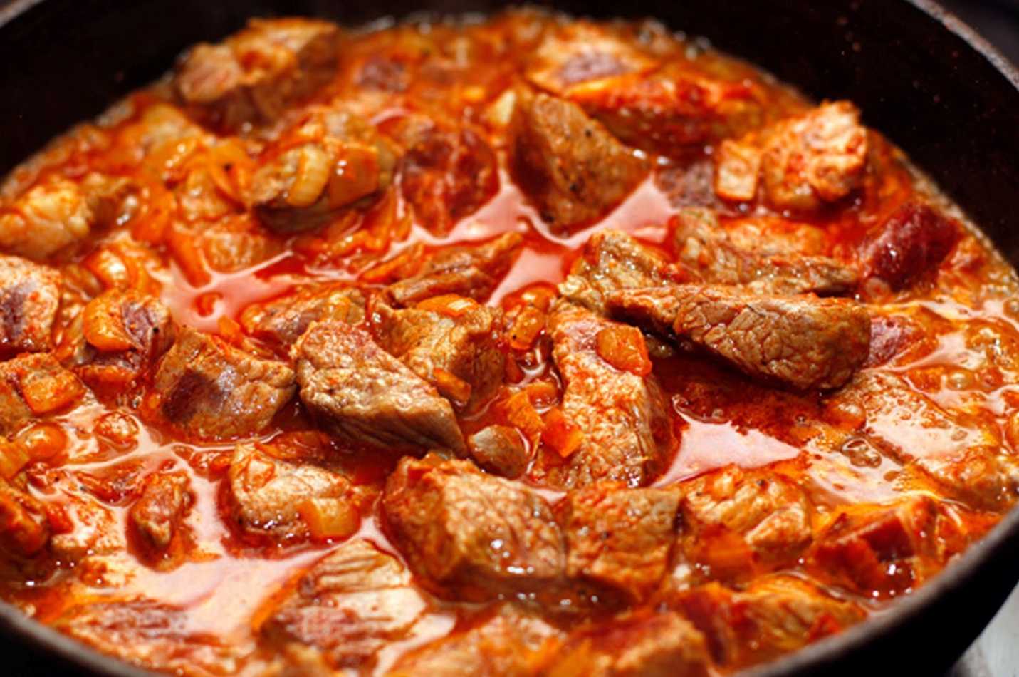 Гуляш из свинины с подливкой: простые и вкусные рецепты