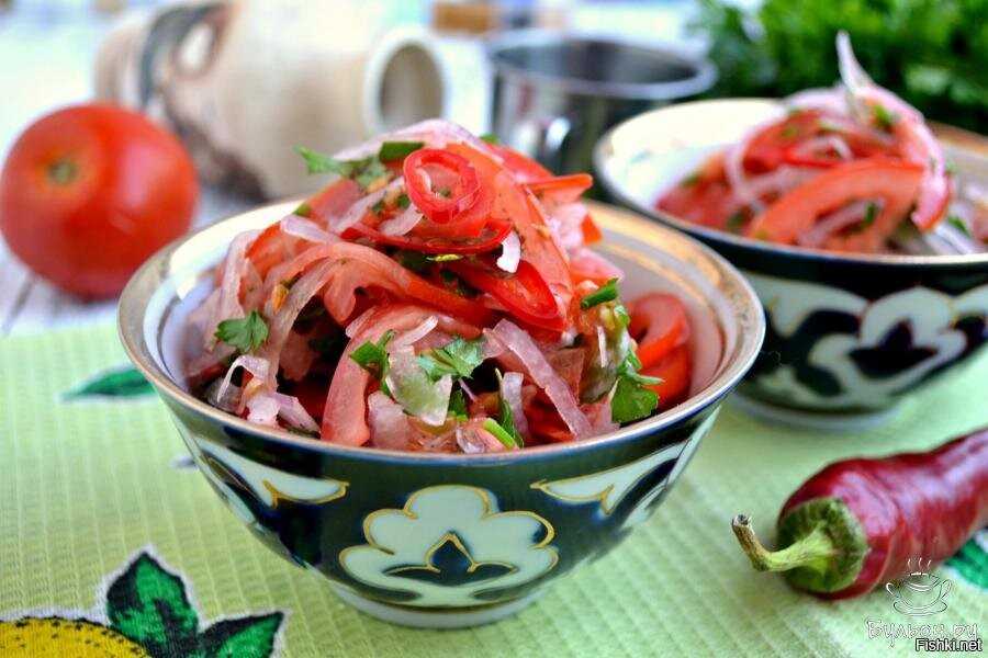 Салат помидоры с луком белым. узбекский салат из помидоров и лука