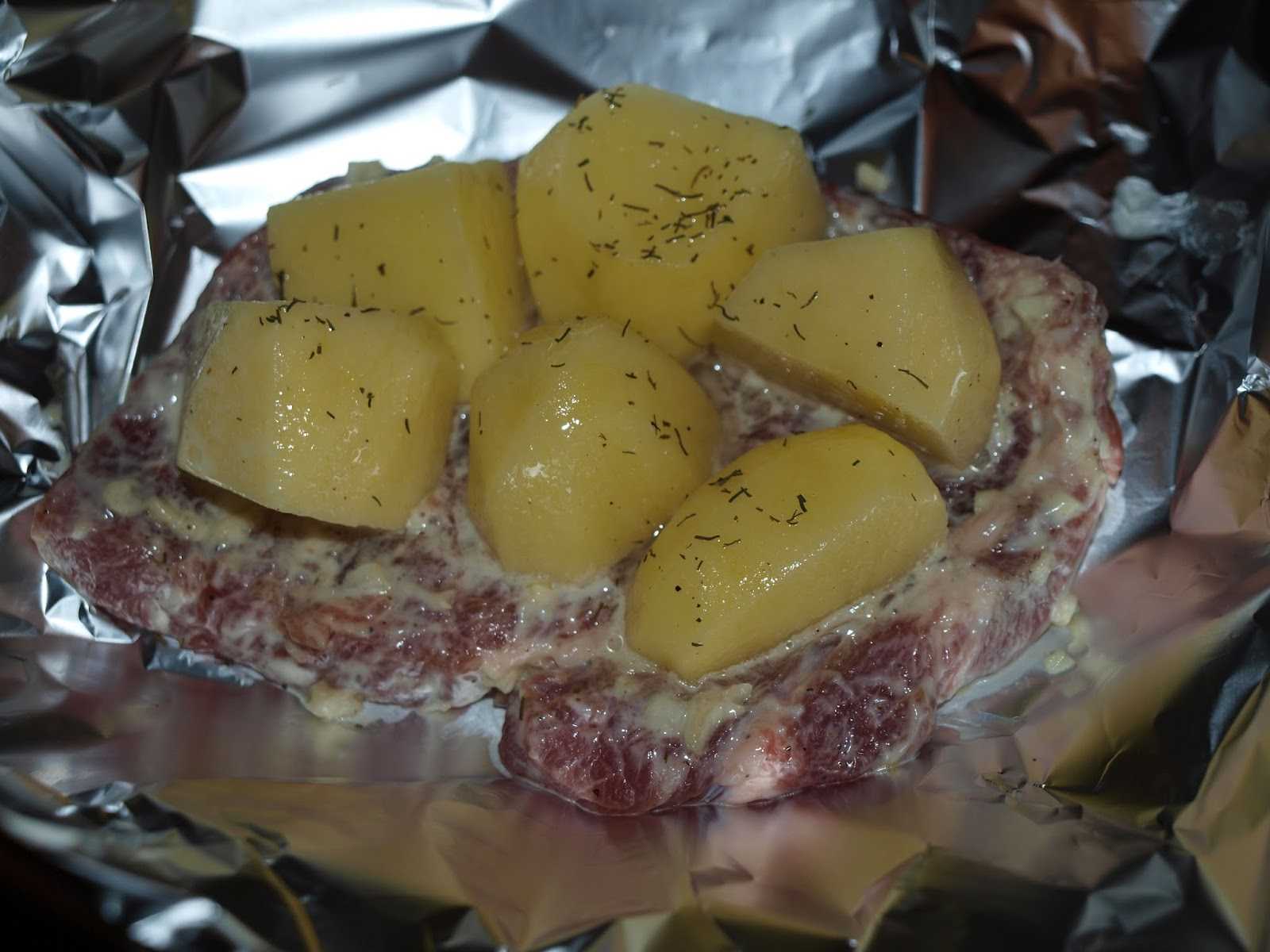Говядина в фольге запеченная в духовке — 6 рецептов сочного и мягкого мяса