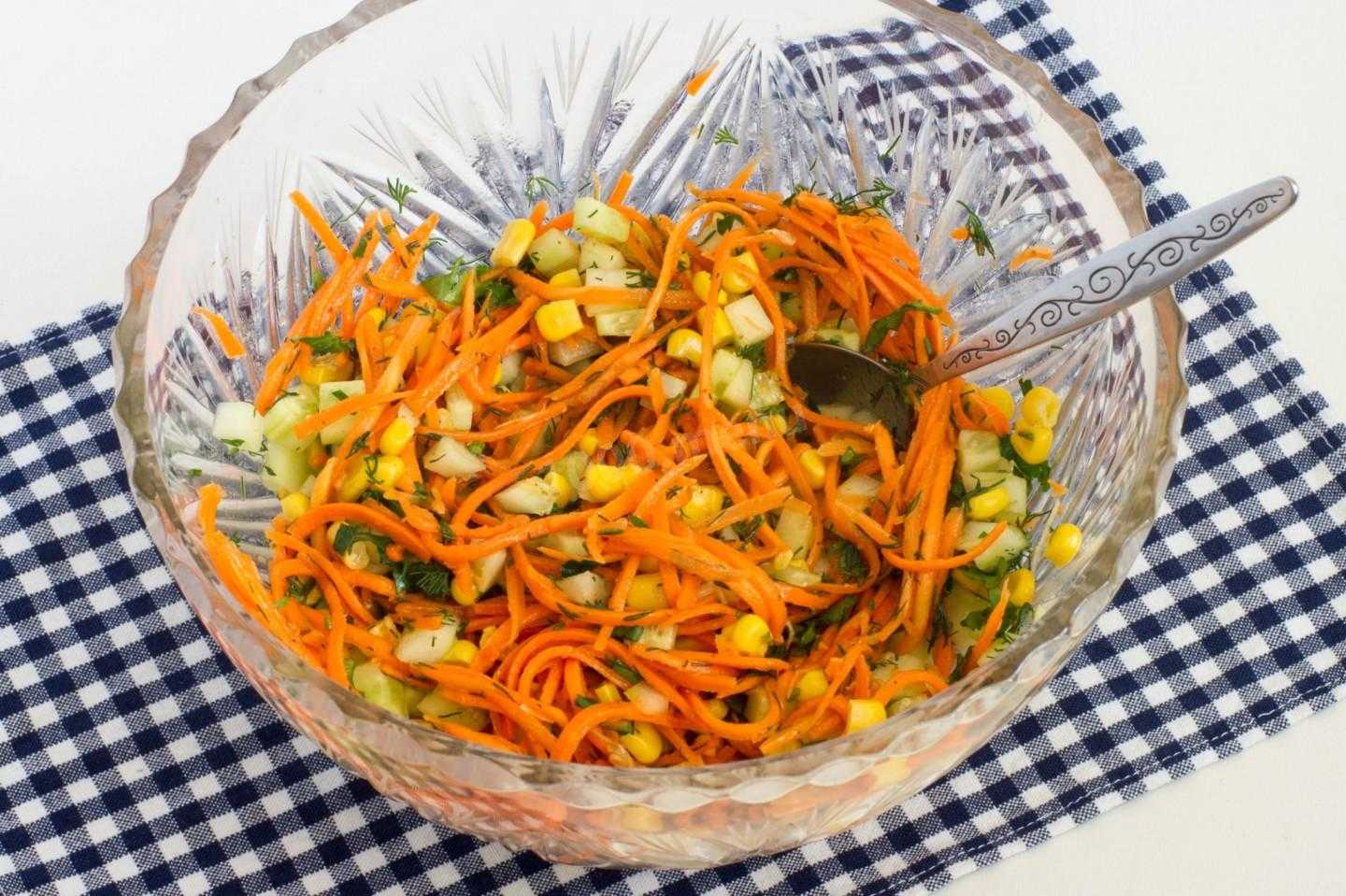 Салат из копченой колбасы и корейской моркови: пошаговые рецепты