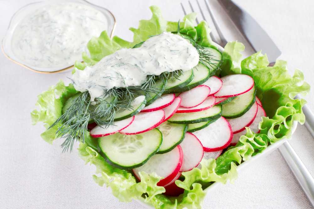 Салат с редиской и огурцом - 11 простых рецептов