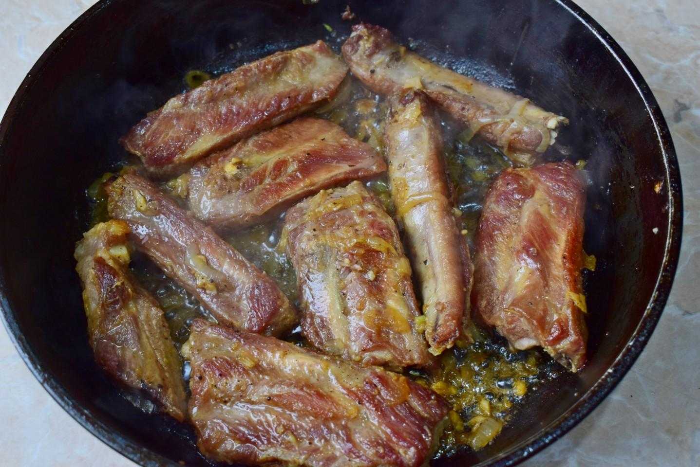 Свиные ребрышки на сковороде: пошаговые рецепты с фото для легкого приготовления 🚩 кулинарные рецепты