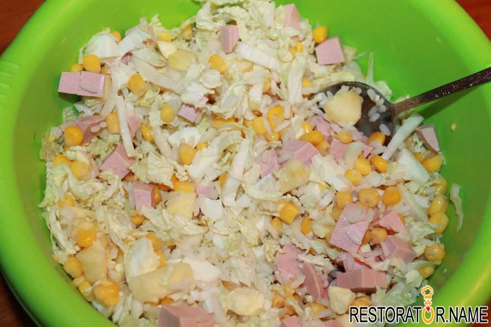 Салат из кукурузы консервированной и яиц – одна основа для совершенно разных блюд: рецепты с фото и видео