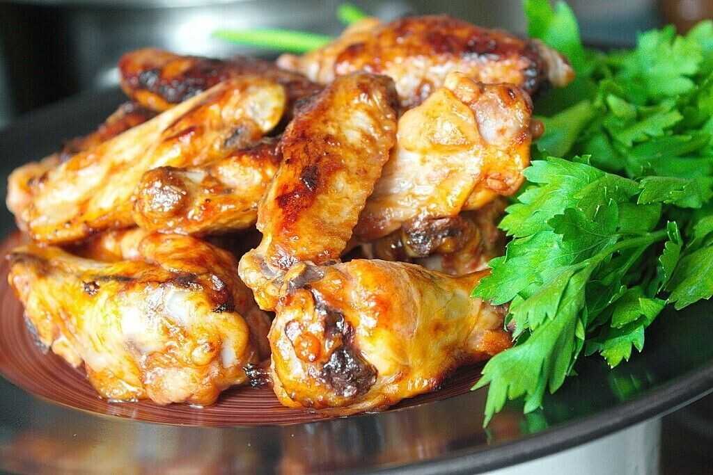 Куриные крылышки с картошкой – 7 рецептов в духовке дома по шагам