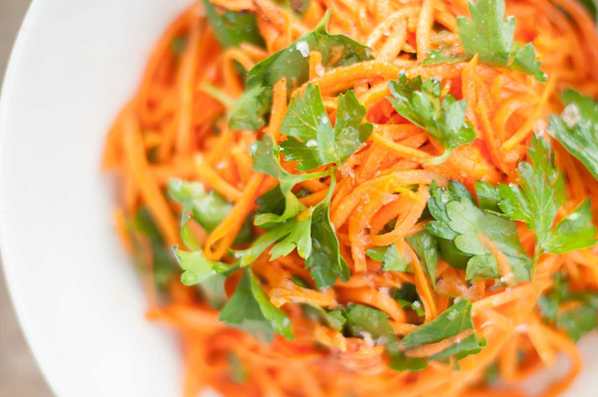 Салаты с корейской морковью: 10 рецептов с фото и видео