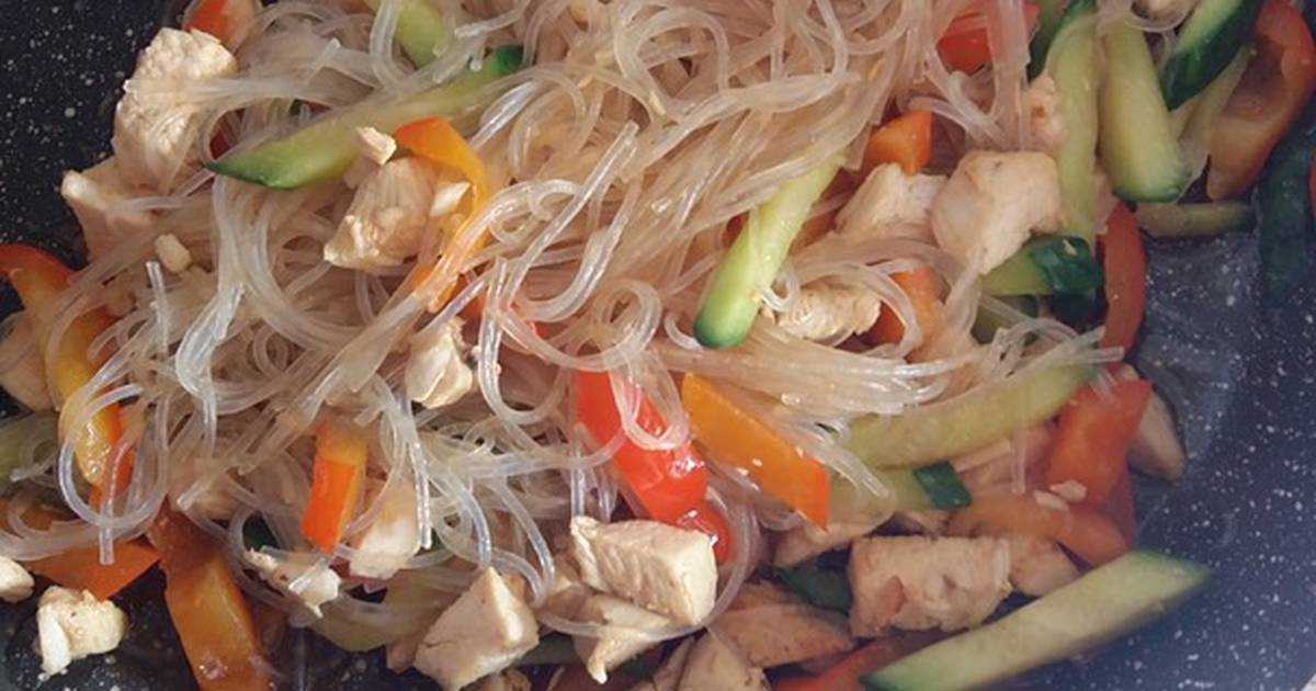 Салат с фунчозой и курицей - вкусное знакомство с азиатской кухней: рецепт с фото и видео