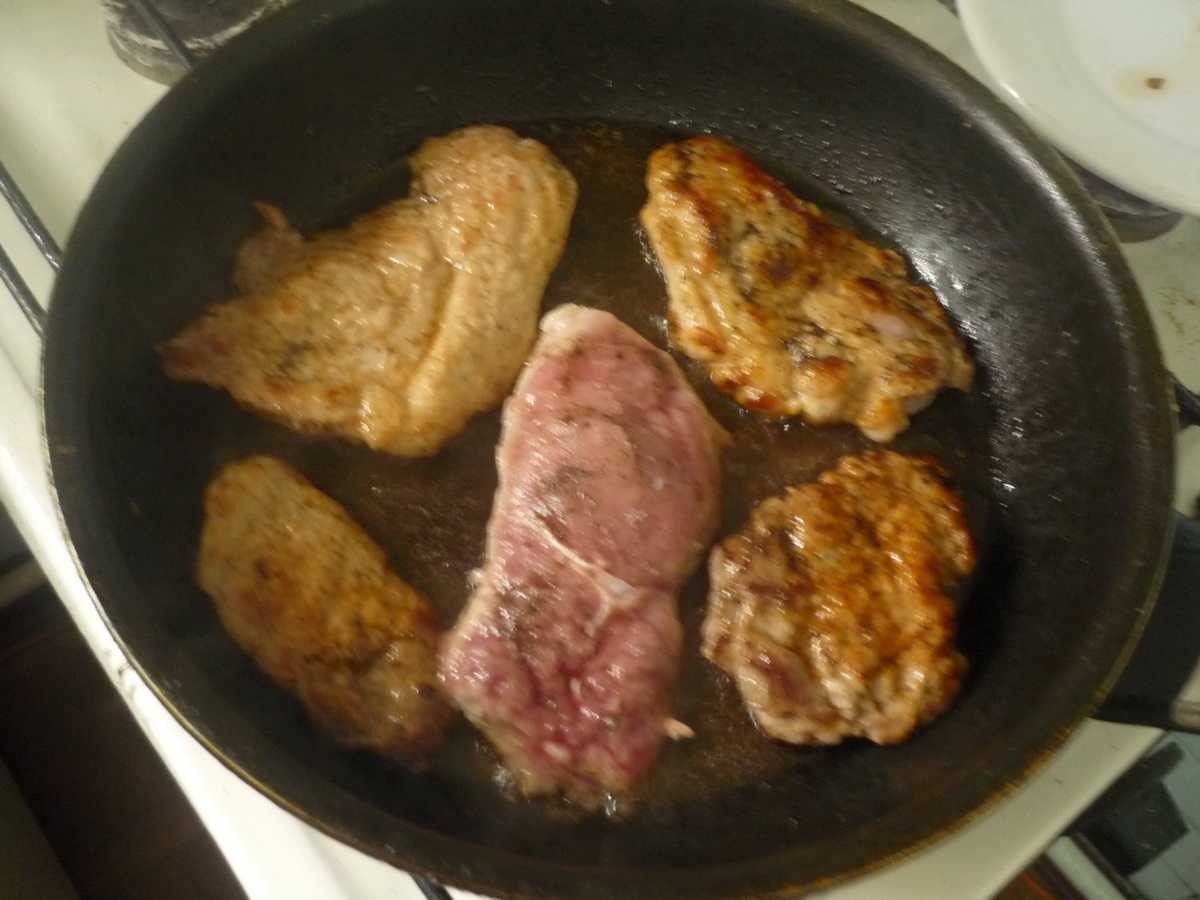Как вкусно и сочно пожарить свинину на сковороде — рецепты. как пожарить свинину, чтобы она была мягкой?