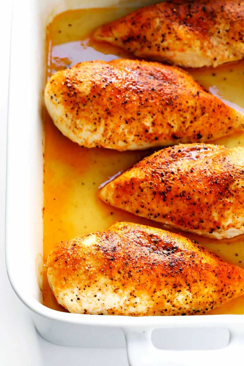 Сочная куриная грудка в духовке: 8 самых вкусных рецептов