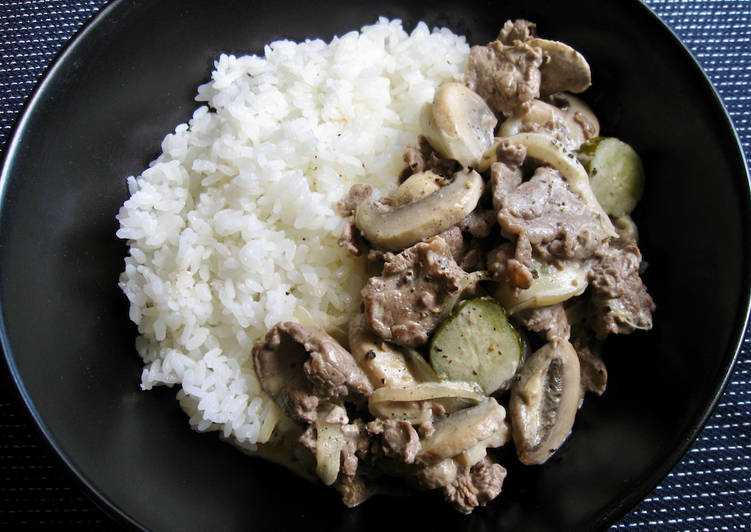 Бефстроганов из свинины- лучшие рецепты со сметаной, сливками и грибами