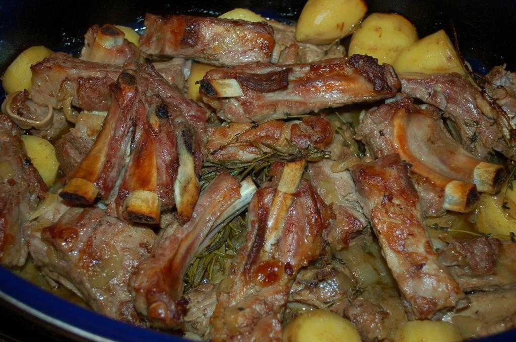 Тушеные свиные ребрышки с картошкой – пошаговый рецепт с фото. вторые блюда. вкусные рецепты с фото