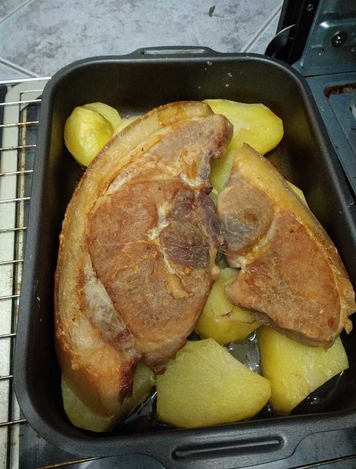 Лучшие рецепты мяса по-французски, запеченного в духовке — свинина под сыром получается удивительно сочной