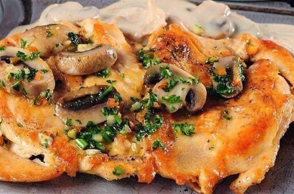 Курица с грибами в сливочном соусе на сковороде: 10 рецептов приготовления