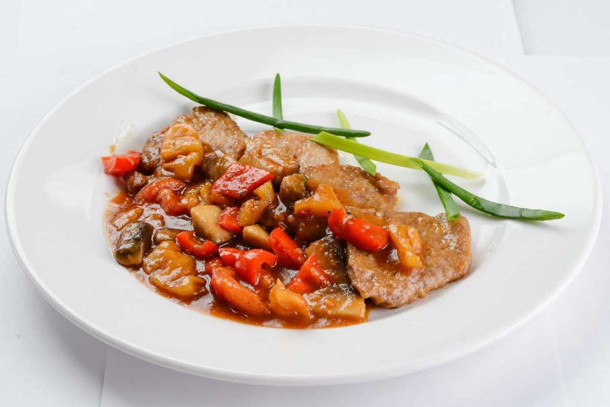 Мясо тушеное с овощами — простые и оригинальные рецепты вкусного блюда с подливкой - советдня
