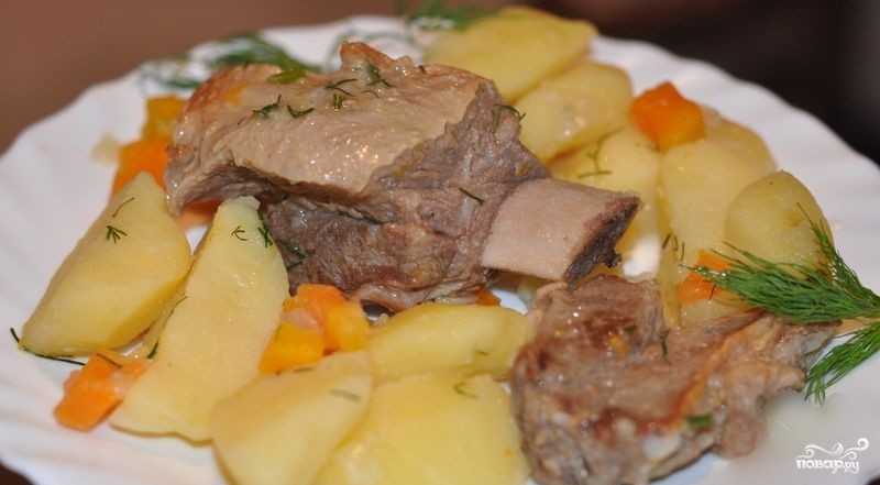 Свиные рёбрышки с картошкой в духовке — простые и вкусные рецепты