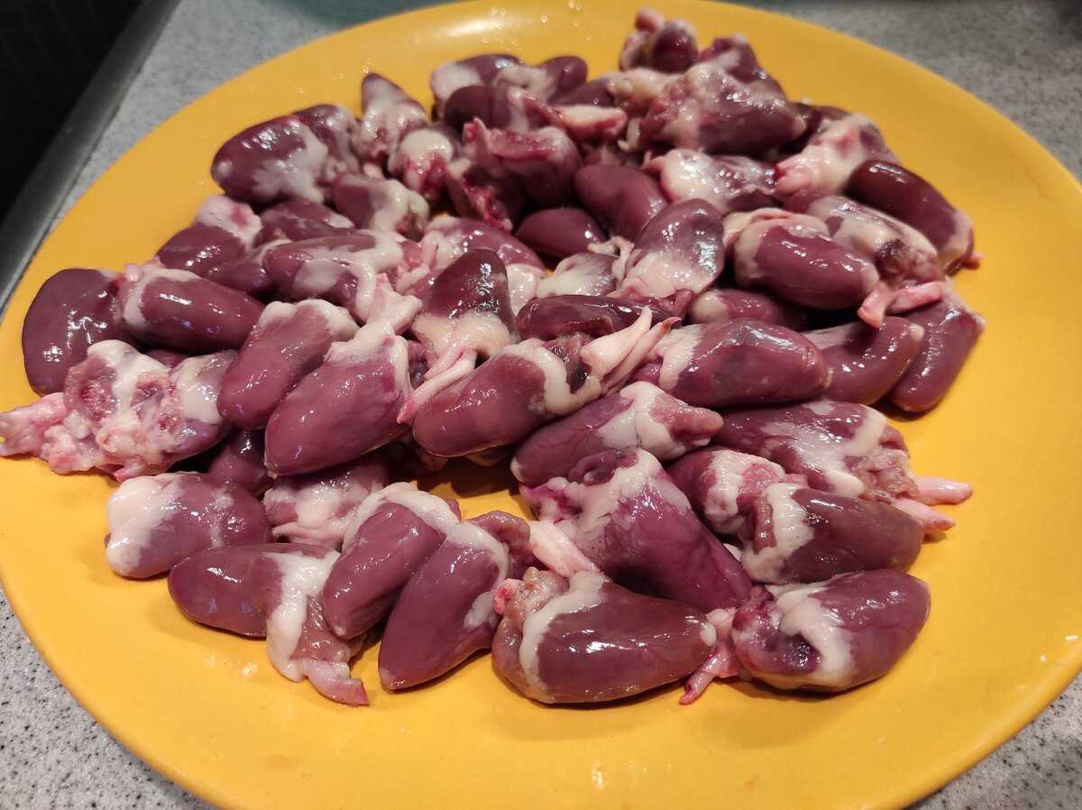 Рецепт куриных сердечек на сковороде тушеные. Куриные сердечки. Блюда с куриными сердечками. Куриные сердечки готовые.