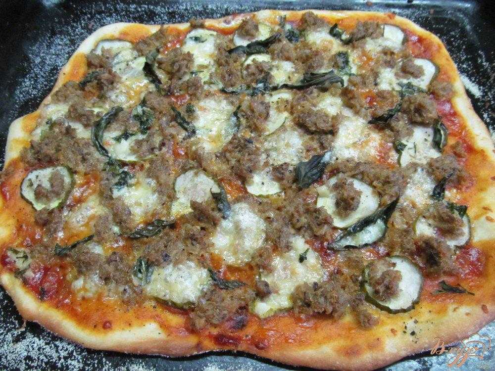 Как приготовить Пицца со свининой и луком с использованием: масло подсолнечное,основа для пиццы,лук репчатый,свинина Пицца со свининой и луком - это немного калорийная выпечка, которая подойдет не каждому Но она должна обязательно понравится мужчинам
