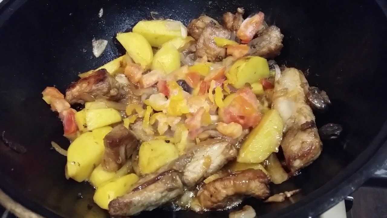 Свиные ребра с овощами в казане, холодного и горячего копчения, тушеные с овощами и картошкой, рецепт для гриля