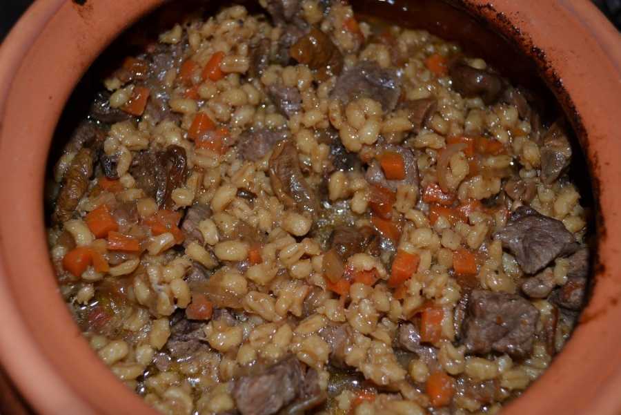 Перловка с тушенкой: пошаговый рецепт