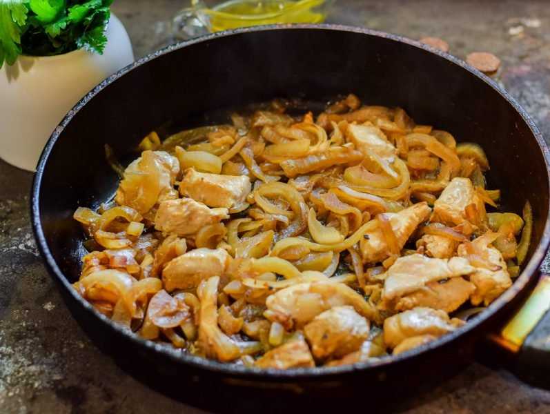 Как вкусно приготовить куриное филе на сковороде — быстрые рецепты