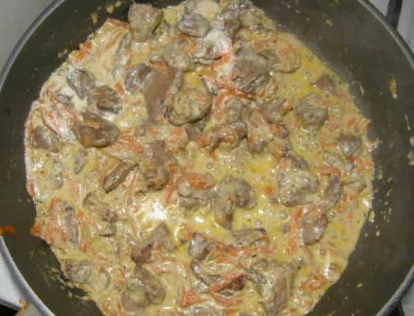 Печень куриная в сметане с луком на сковороде и морковью пошаговый рецепт с фото пошагово