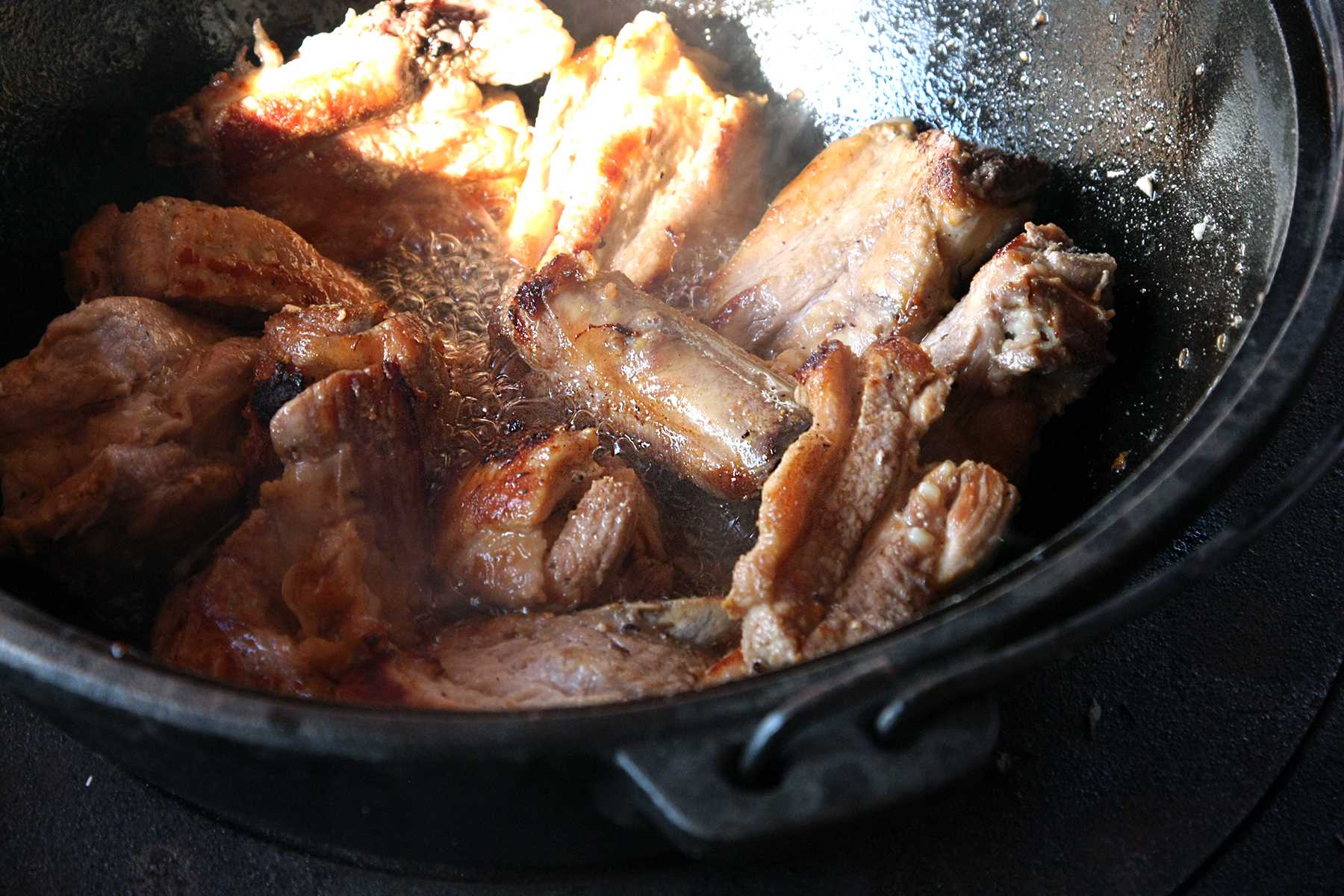 Тушеные свиные ребрышки с картошкой – рецепты с фото