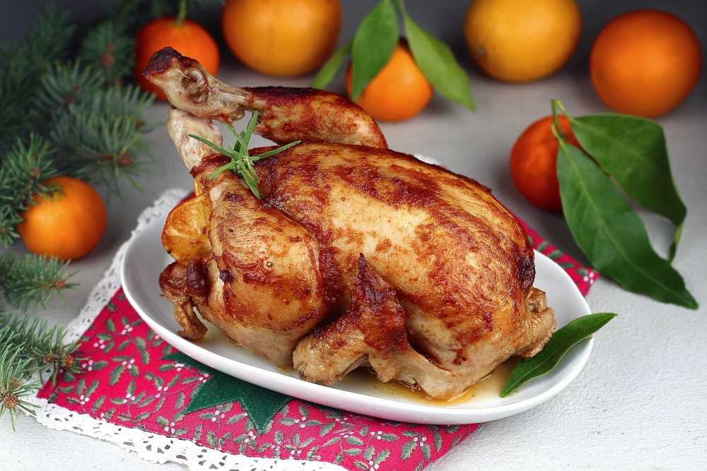 Курица в духовке фаршированная рисом — классический рецепт приготовления. несколько способов запекания курочки с добавлением яблок или чернослива, или грибов
