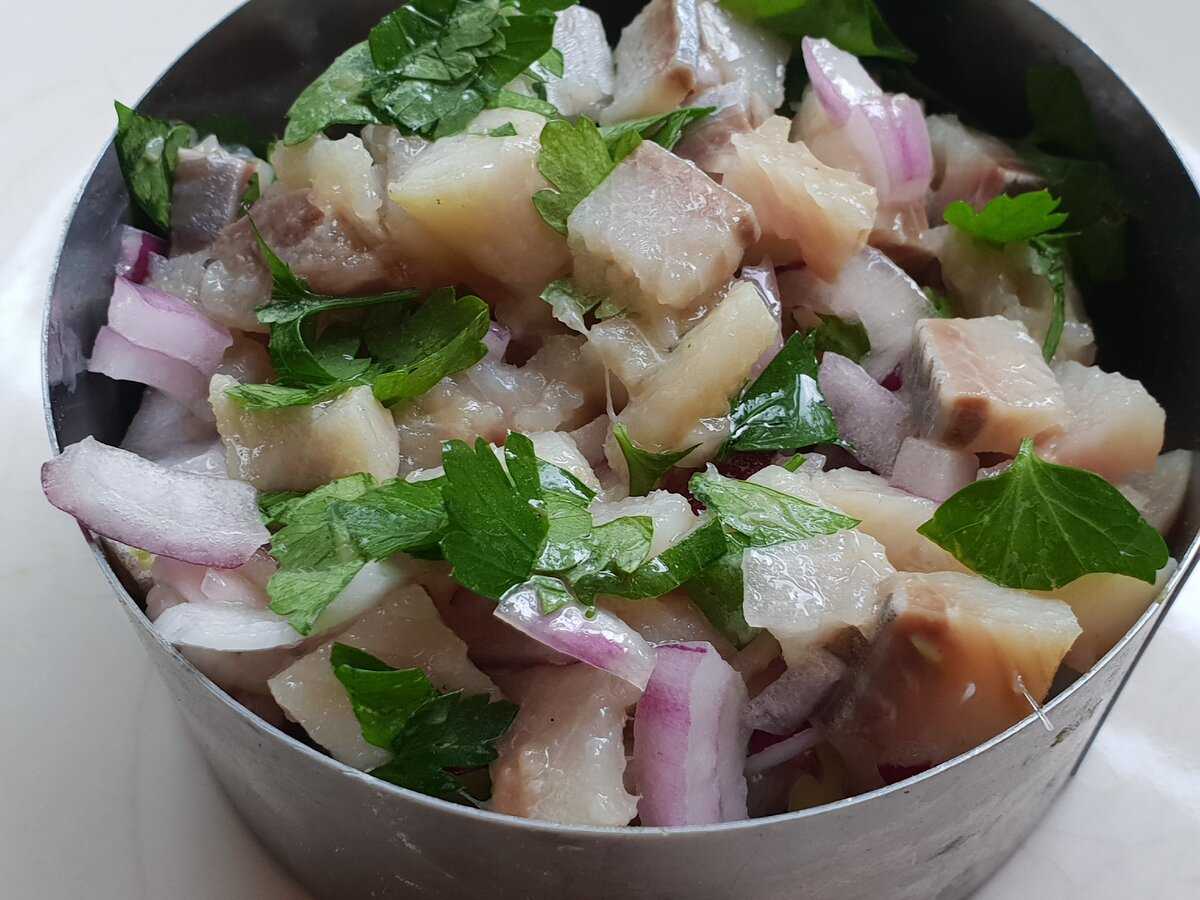 Салат с отварной рыбой | рецепты. просто, быстро, вкусно