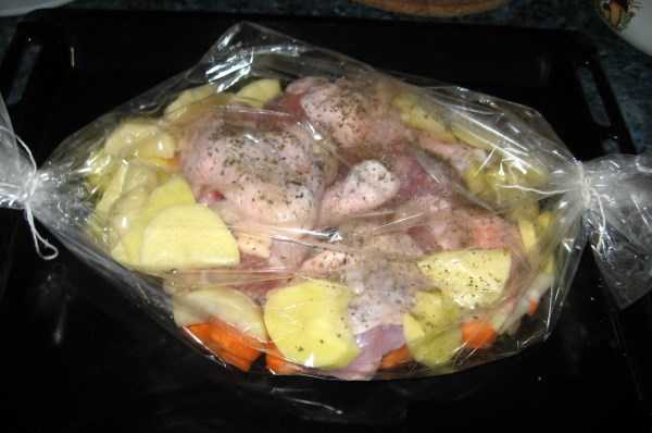Курица с картошкой в духовке в рукаве для запекания. 7 самых вкусных рецептов | ledinn.ru
