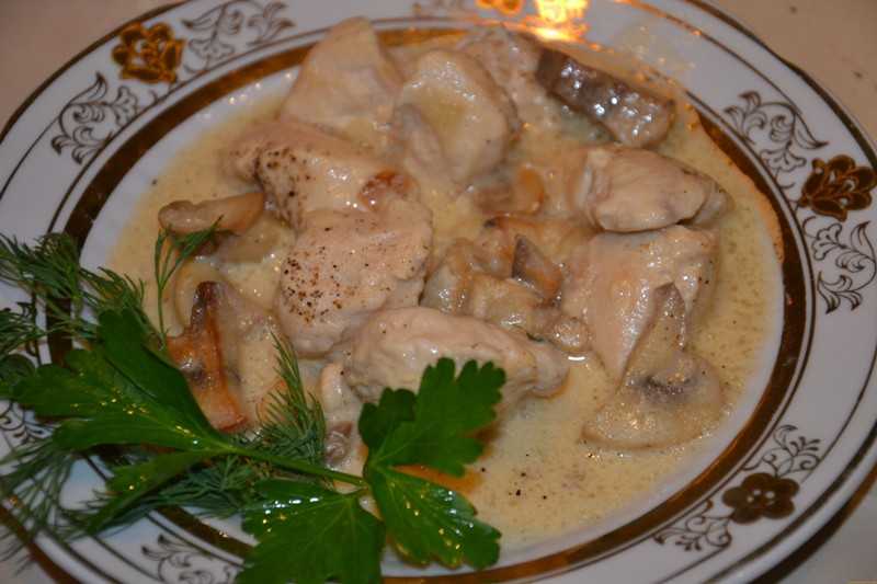 Курица с грибами в сливочном соусе — 8 рецептов как вкусно приготовить на сковороде и в мультиварке