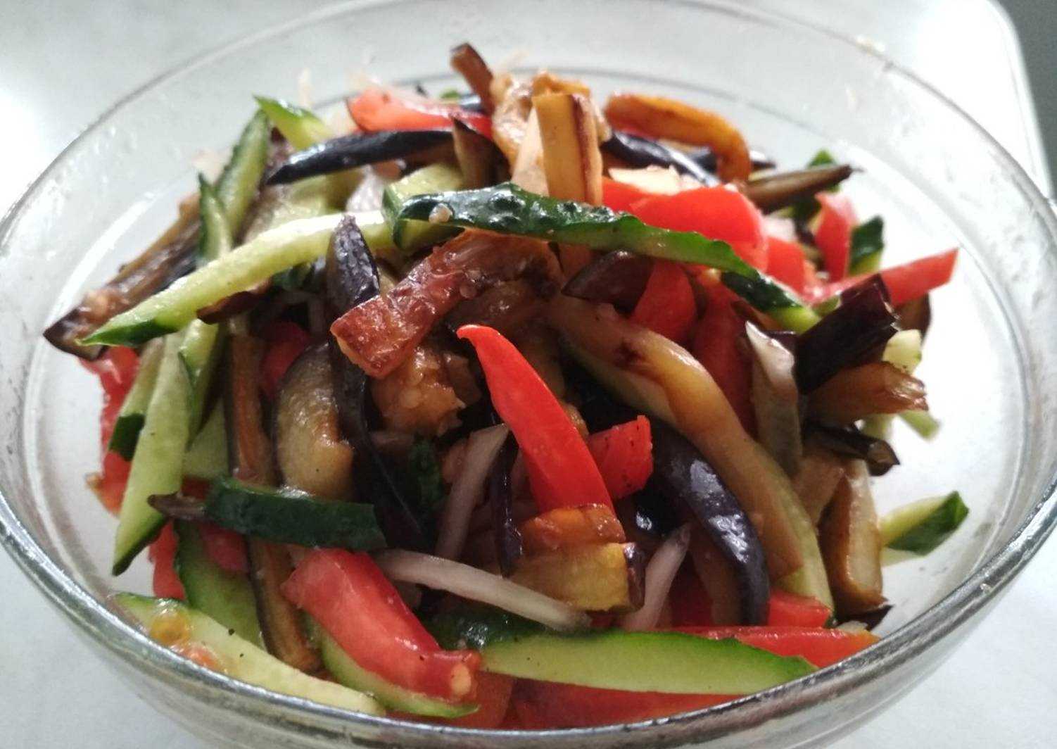 Салат с баклажанами и помидорами и перцем – 7 классных рецептов