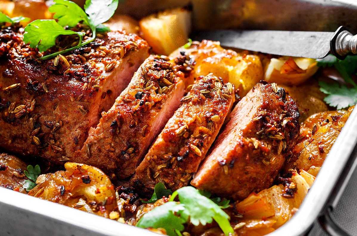 Гуляш из свинины с подливкой — 8 вкусных рецептов