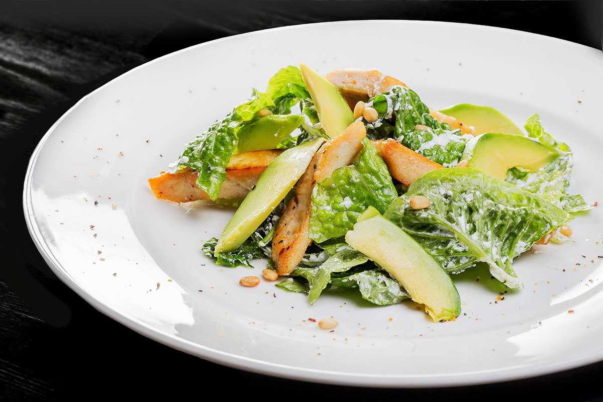 9 простых рецептов салата с курицей и кукурузой 2022: классические пошаговые с фото