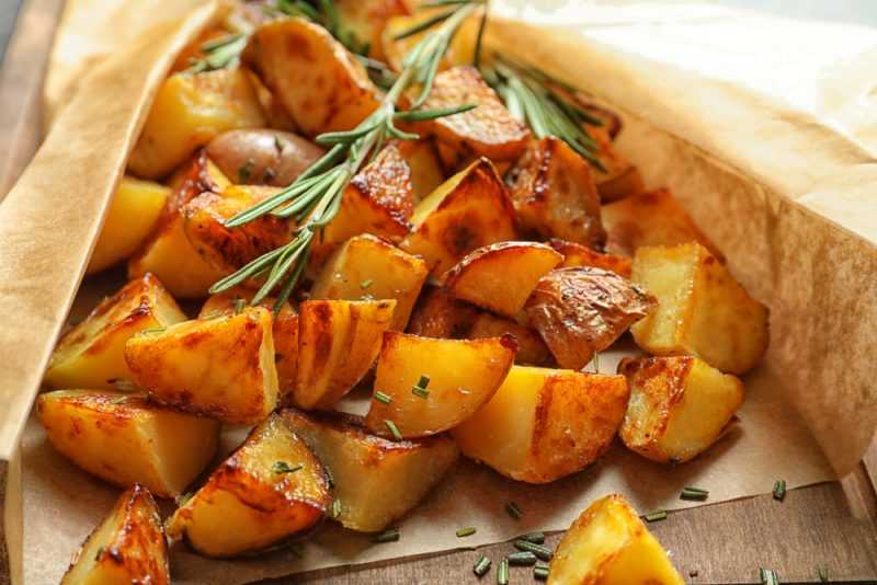 Свинина с картошкой в духовке – 13 простых и вкусных рецептов картошки со свининой