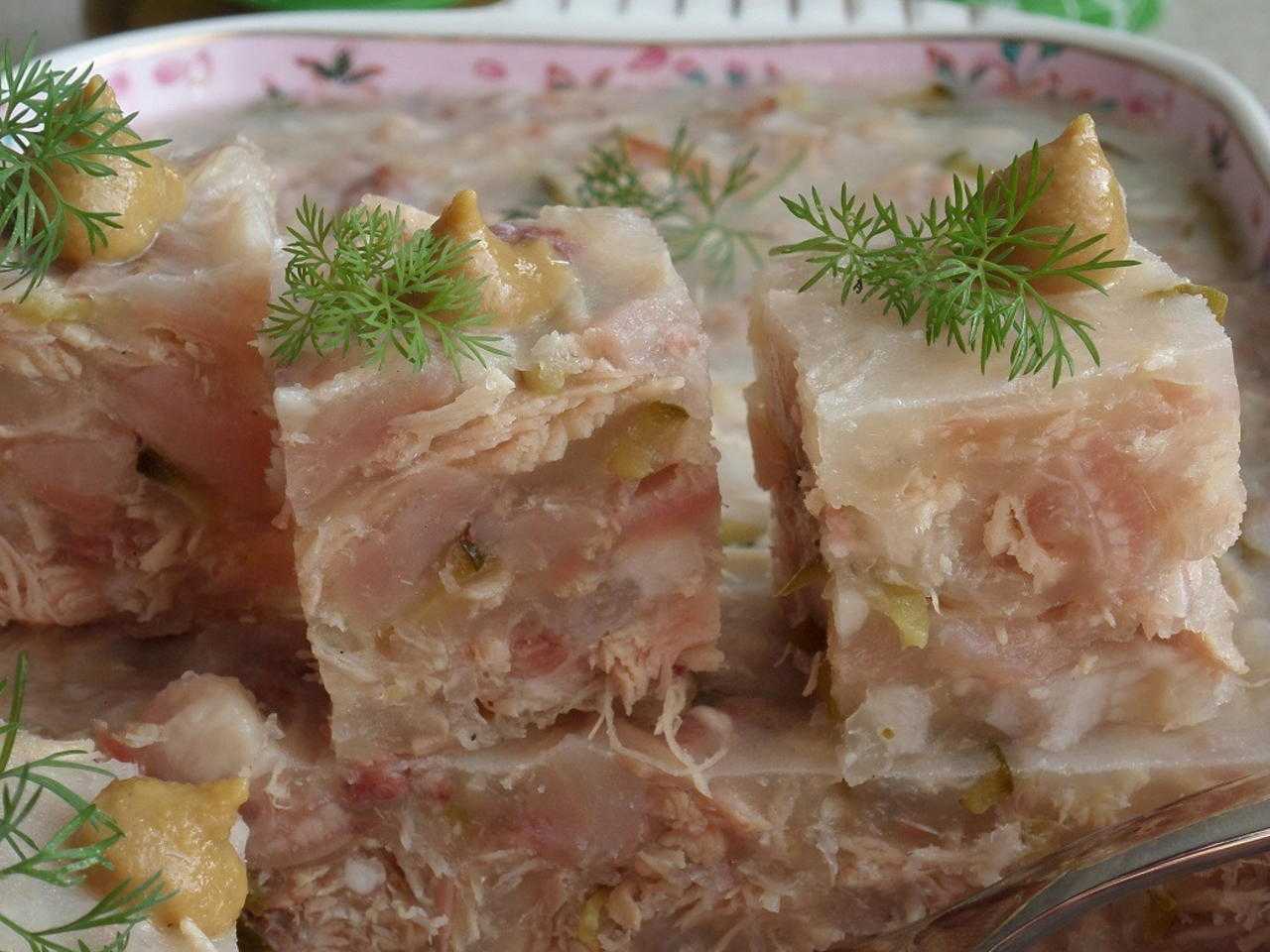 Холодец из свиных ножек: 9 рецептов