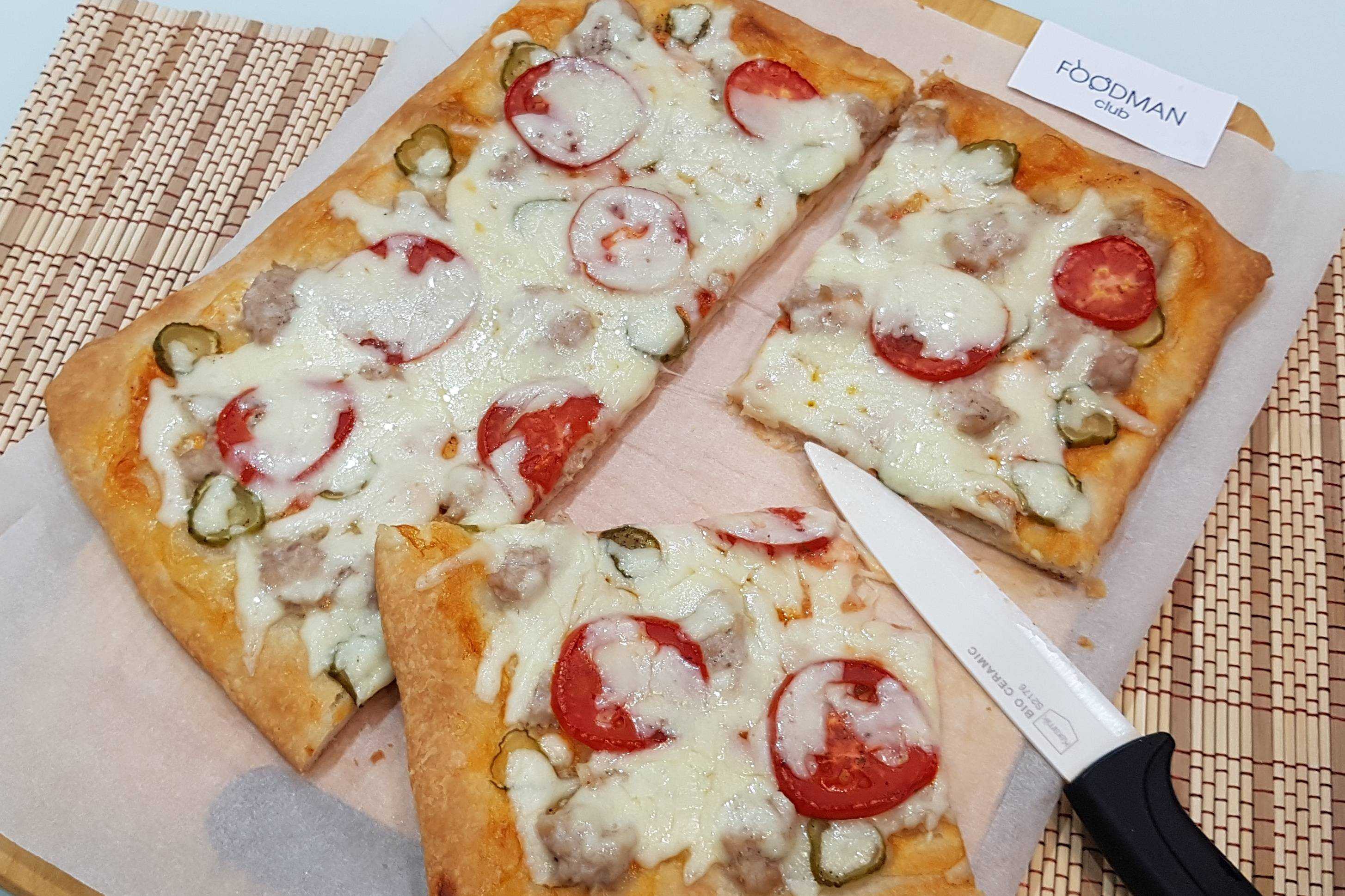 как сделать пиццу в домашних условиях в духовке из дрожжевого теста с колбасой и сыром фото 105