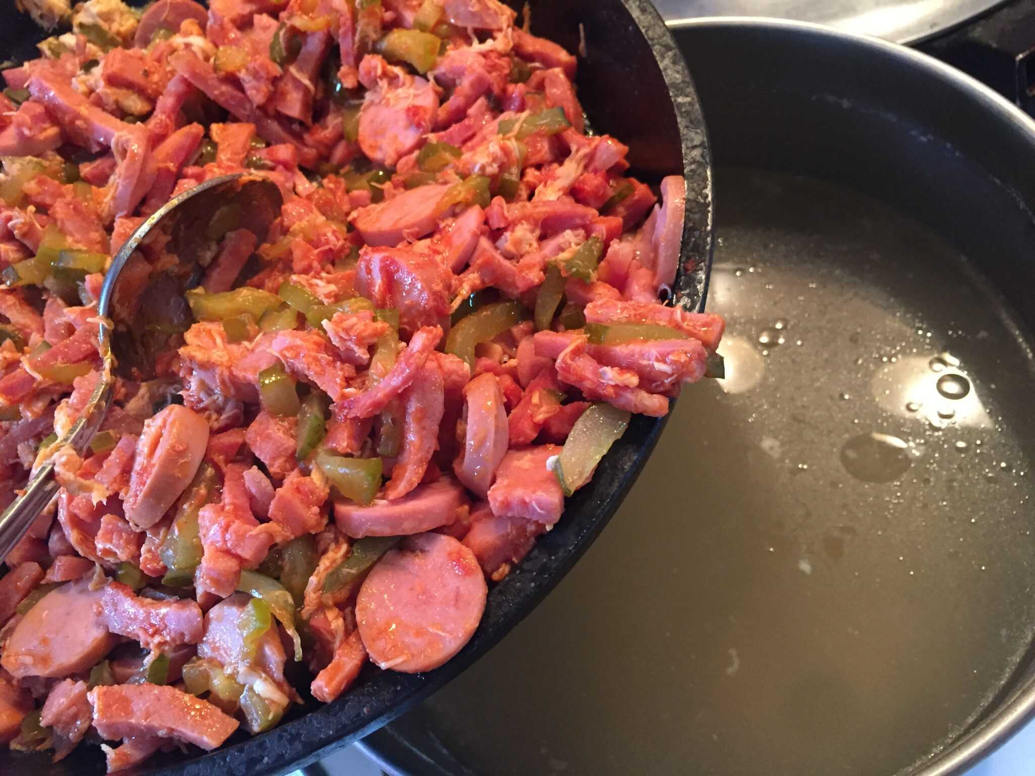 Как варить солянку сборную из колбасы :пошаговые рецепты