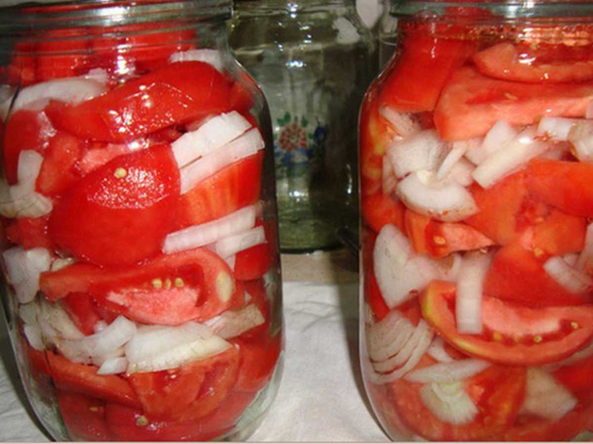 Салаты из помидор на зиму ‒ рецепты "пальчики оближешь"
